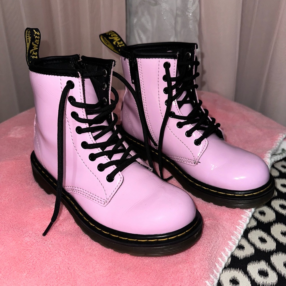 Dr. Martens Combat Boots Patent
Leather Kids 1 Pink Lace Up Zip